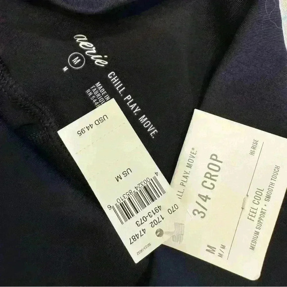 🌈 6/$60 Aerie 3/4 Capris Legging Black Laser Cut Detail On Sides Medium - Picture 5 of 5